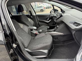 Peugeot 2008 1.2 PureTech Blue Lion picture 15