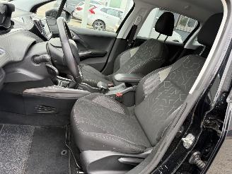 Peugeot 2008 1.2 PureTech Blue Lion picture 11