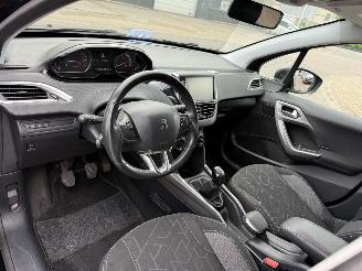Peugeot 2008 1.2 PureTech Blue Lion picture 17