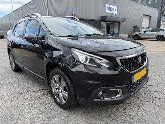 Peugeot 2008 1.2 PureTech Blue Lion picture 3