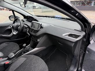 Peugeot 2008 1.2 PureTech Blue Lion picture 16