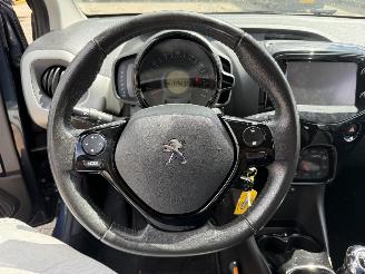 Peugeot 108 1.2 VTi Allure picture 18