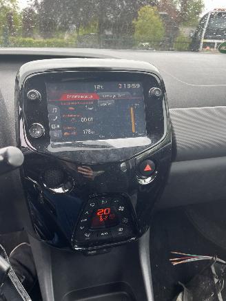 Peugeot 108 1.0 ALLURE picture 6