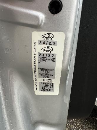 Peugeot 207 1.6-16V picture 8