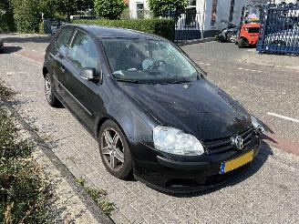 krockskadad bil auto Volkswagen Golf 1.6 Trendline 2008/10