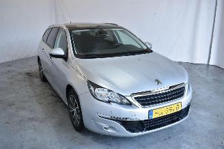 krockskadad bil auto Peugeot 308 1.2 PureT.Blue L. Ex 2017/3