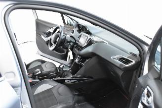 Peugeot 2008 1.2 Pure tech allure picture 12