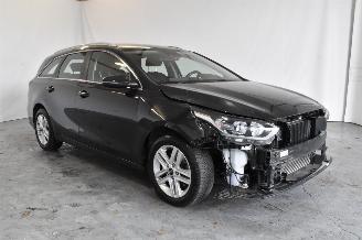 krockskadad bil auto Kia Ceed 1.0 T-GDi DynamicL. 2021/9