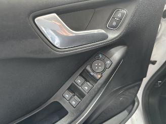 Ford Fiesta 1.0 EcoBoost Hybrid Titanium picture 23