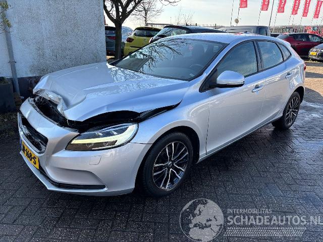 Volvo V-40