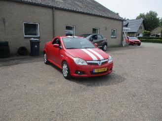 krockskadad bil auto Opel Tigra 1.4-16V Cosmo NAP 2005/1