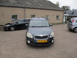 Skoda Roomster 1.6-16V Comfort picture 2