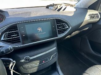 Peugeot 308 SW 1.2 PureTech Blue Lease Premium picture 11