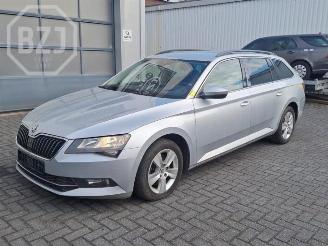 Vrakbiler auto Skoda Superb Superb Combi (3V5), Combi, 2015 / 2024 2.0 TDI 2017/5