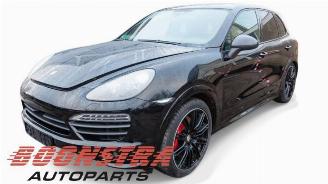 Coche siniestrado Porsche Cayenne Cayenne II (92A), SUV, 2010 / 2018 4.2 S Diesel V8 32V 2013/2