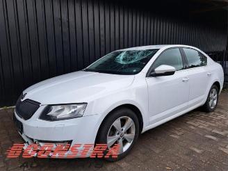 Salvage car Skoda Octavia Octavia (5EAA), Liftback, 2012 / 2020 1.6 TDI GreenTec 16V 2013/10