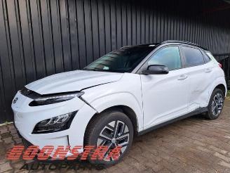 Vrakbiler auto Hyundai Kona Kona (OS), SUV, 2017 / 2023 64 kWh 2022/2