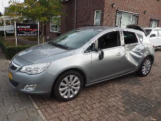 skadebil auto Opel Astra 1.4 Turbo cosmo 2012/3