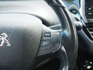 Peugeot 2008 1.2 PureTech Allure picture 20