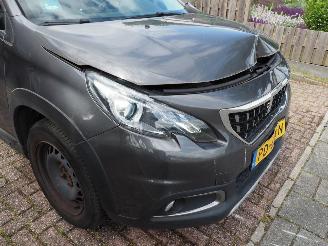Peugeot 2008 1.2 PureTech Allure picture 10