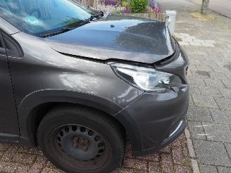 Peugeot 2008 1.2 PureTech Allure picture 11