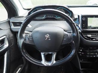 Peugeot 2008 1.2 PureTech Allure picture 18