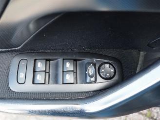 Peugeot 2008 1.2 PureTech Allure picture 27