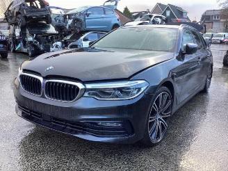 Vrakbiler auto BMW 5-serie 5 serie Touring (G31), Combi, 2017 520d 2.0 TwinPower Turbo 16V Van 2017/5