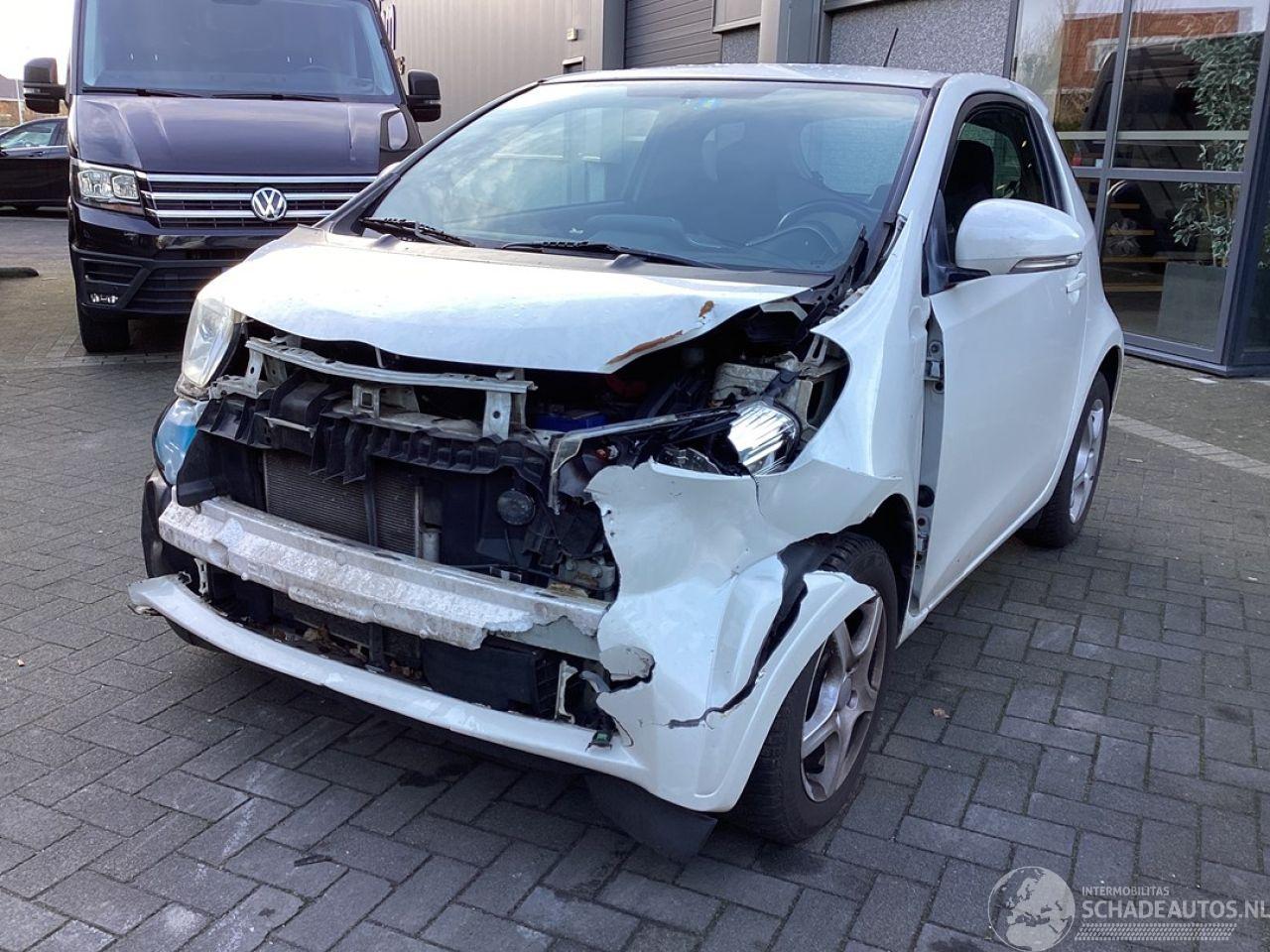 Toyota iQ 