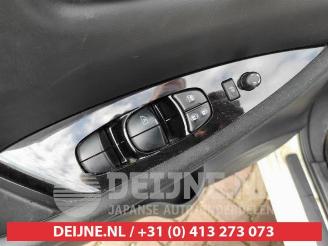 Nissan Leaf Leaf (ZE0), Hatchback, 2010 / 2017 Leaf picture 11
