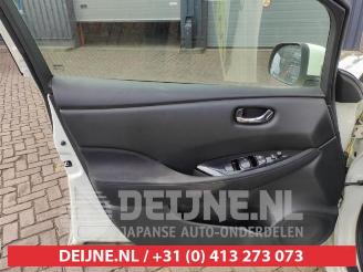 Nissan Leaf Leaf (ZE0), Hatchback, 2010 / 2017 Leaf picture 10