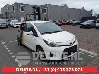 Vrakbiler auto Toyota Yaris Yaris III (P13), Hatchback, 2010 / 2020 1.5 16V Hybrid 2014/7