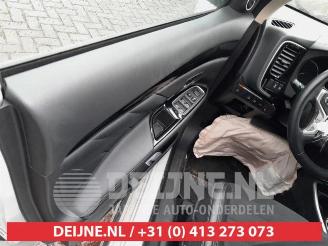 Mitsubishi Outlander  picture 11