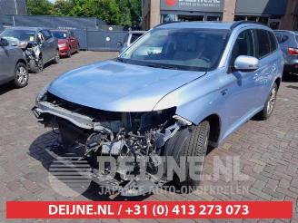 Mitsubishi Outlander Outlander (GF/GG), SUV, 2012 / 2022 2.0 16V PHEV 4x4 picture 3