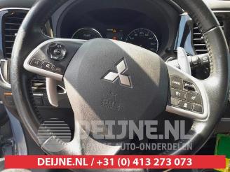 Mitsubishi Outlander Outlander (GF/GG), SUV, 2012 / 2022 2.0 16V PHEV 4x4 picture 20