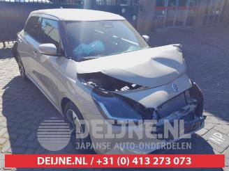 Coche siniestrado Suzuki Swift Swift (ZCE/ZDE), Hatchback 5-drs, 2023 1.2 VVT 12V Hybrid 2024/11