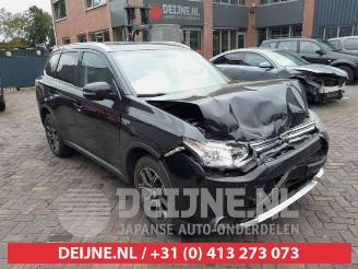 Vrakbiler auto Mitsubishi Outlander Outlander (GF/GG), SUV, 2012 / 2022 2.0 16V PHEV 4x4 2015/6