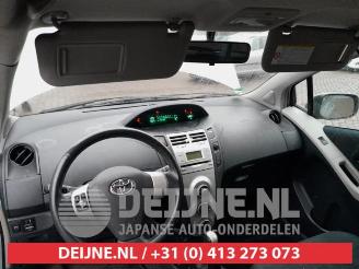 Toyota Yaris Yaris II (P9), Hatchback, 2005 / 2014 1.3 16V VVT-i picture 17