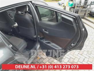 Toyota C-HR C-HR (X1,X5), SUV, 2016 1.8 16V Hybrid picture 15