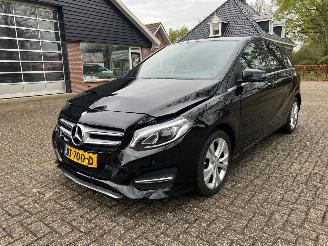 skadebil auto Mercedes B-klasse B180 Amibition Automaat 2016/1