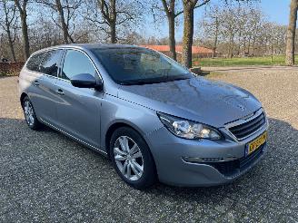 Peugeot 308 1.6 BluedHdi Pack picture 1