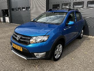 Vaurioauto  passenger cars Dacia Sandero Stepway 0.9 Tce 2016/10
