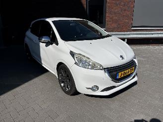 Peugeot 208 1.6i GT CLIMA / CRUISE / PDC picture 3