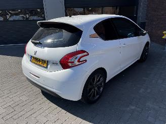 Peugeot 208 1.6i GT CLIMA / CRUISE / PDC picture 15