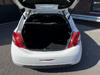 Peugeot 208 1.6i GT CLIMA / CRUISE / PDC picture 12