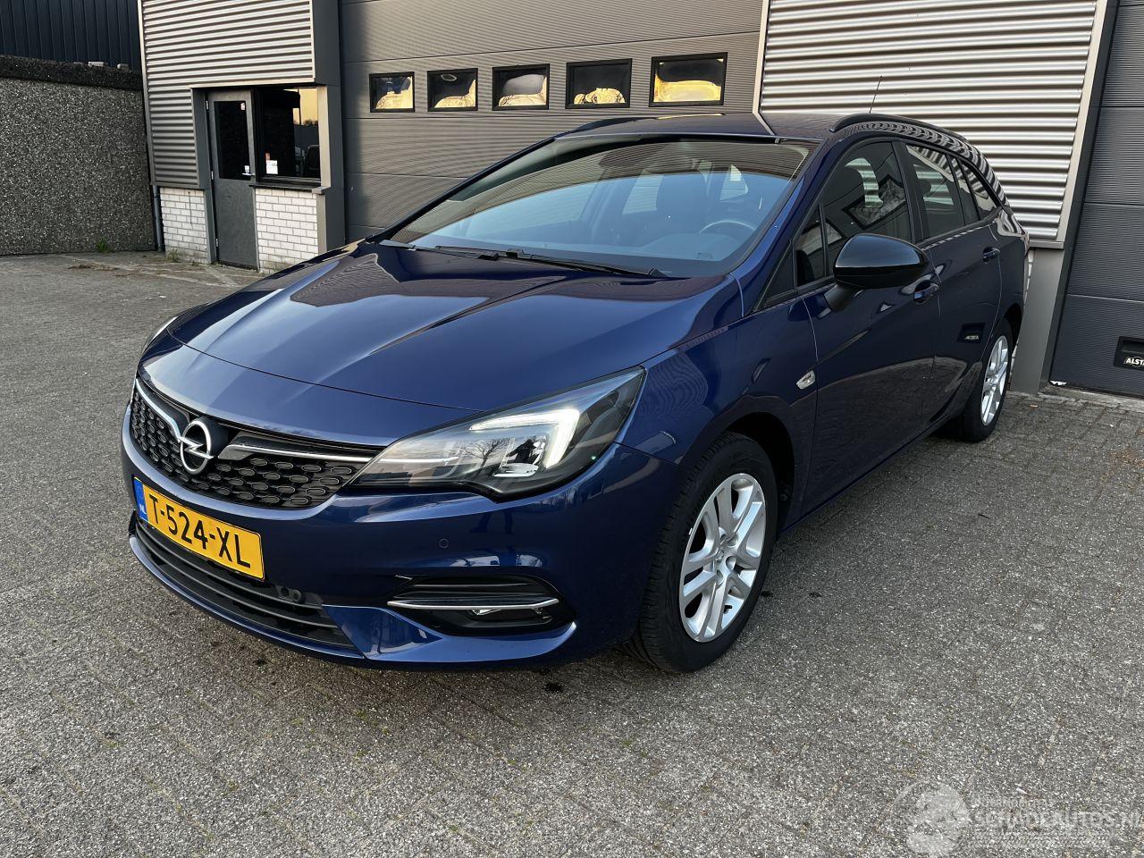 Opel Astra Sports Tourer 1.2i NAVI / CRUISE / CAMERA / XENON