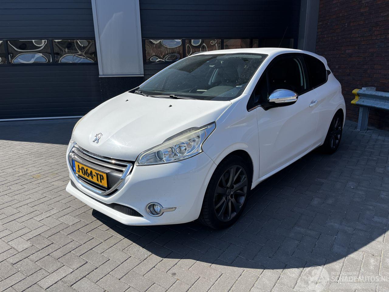Peugeot 208 1.6i GT CLIMA / CRUISE / PDC