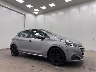 krockskadad bil auto Peugeot 208 1.2 PureTech Signature 5-drs Navi Airco 2018/11