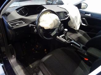 Peugeot 308 1.2 THP picture 6