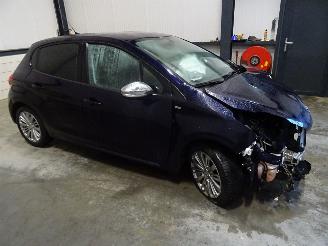 Peugeot 208 1.2 VTI picture 1